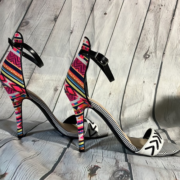 Chinese Laundry 8.5 Heels - Picture 4 of 7